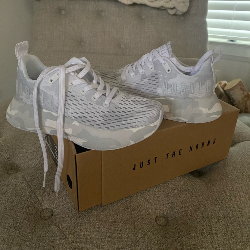 NOBULL running sneakers size 6 never worn brand new in box